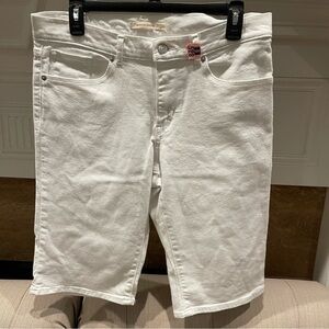 AX:  Levi's Bermuda Denim Shorts size 30 color White